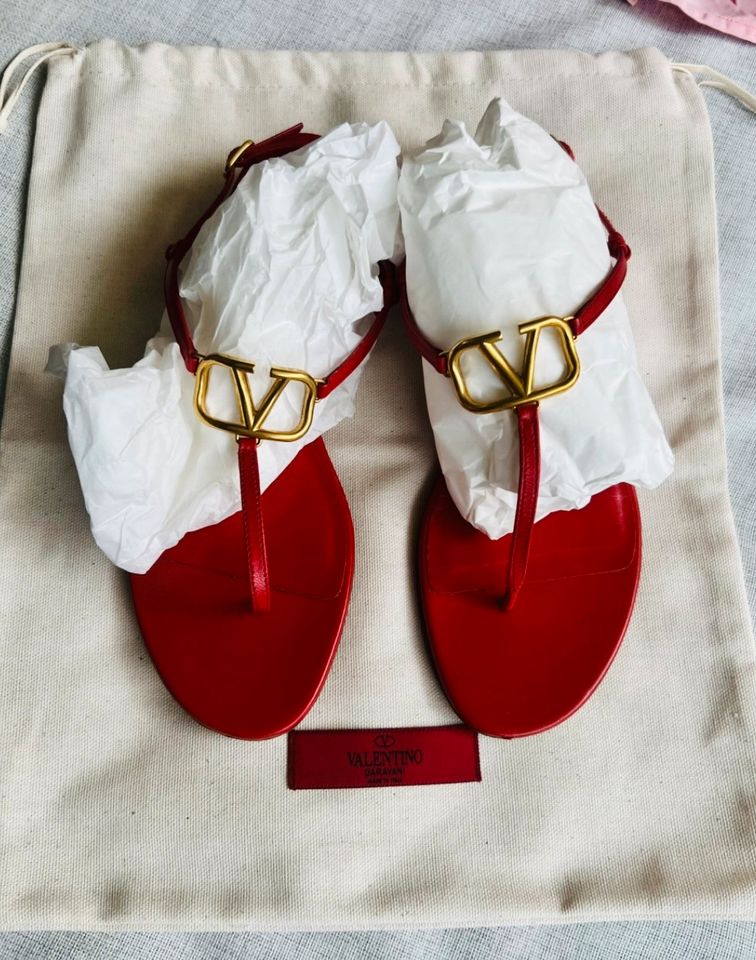 Orig. Valentino Garavani V Logo Sandalen Fullset Rot Gold 36 36,5 in Hamburg