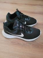 Nike Sportschuhe Schuhe 37,5 Hessen - Friedberg (Hessen) Vorschau