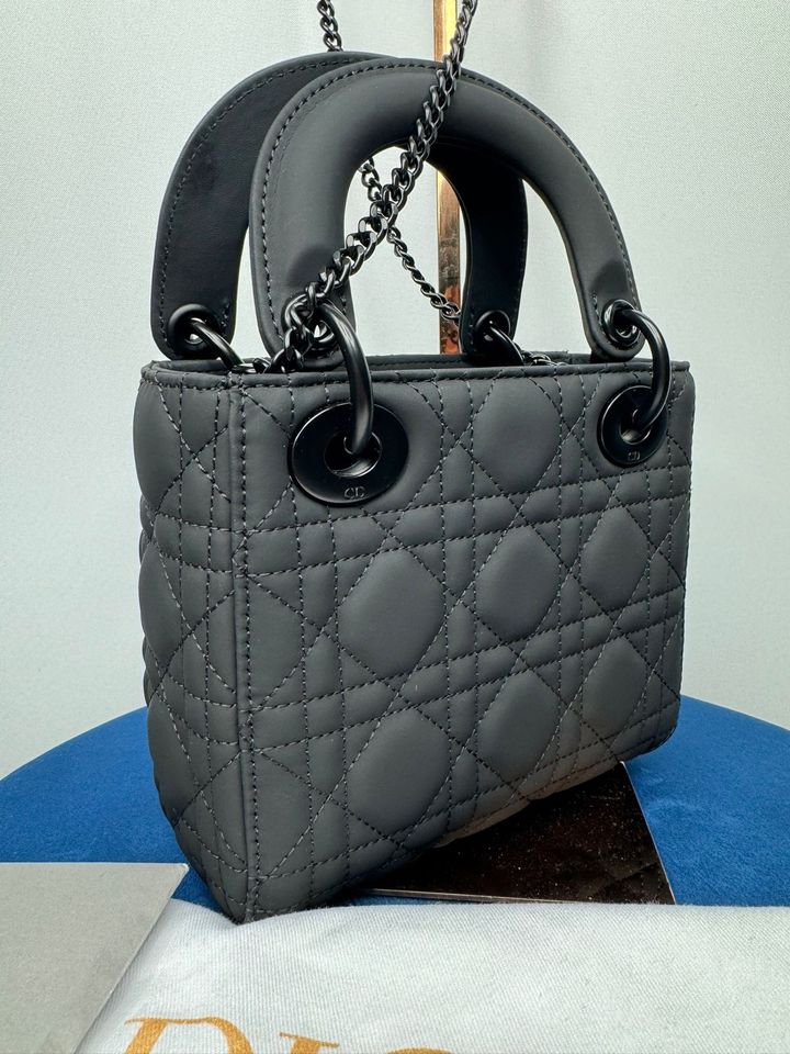 Mini Lady Dior Tasche Kalbsleder Schwarz Neuwertig in Wolnzach