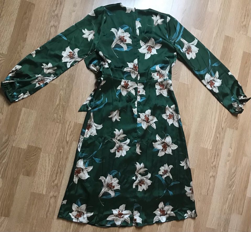 Schönes Sommerkleid von Hallhuber in Größe 34 in Köln