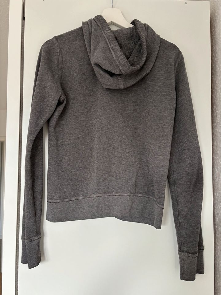 Hollister Strickjacke M grau in Hannover