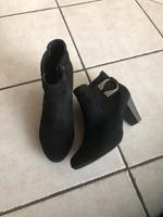 Schwarze Stiefeletten von Gina Größe 40 Hessen - Trebur Vorschau