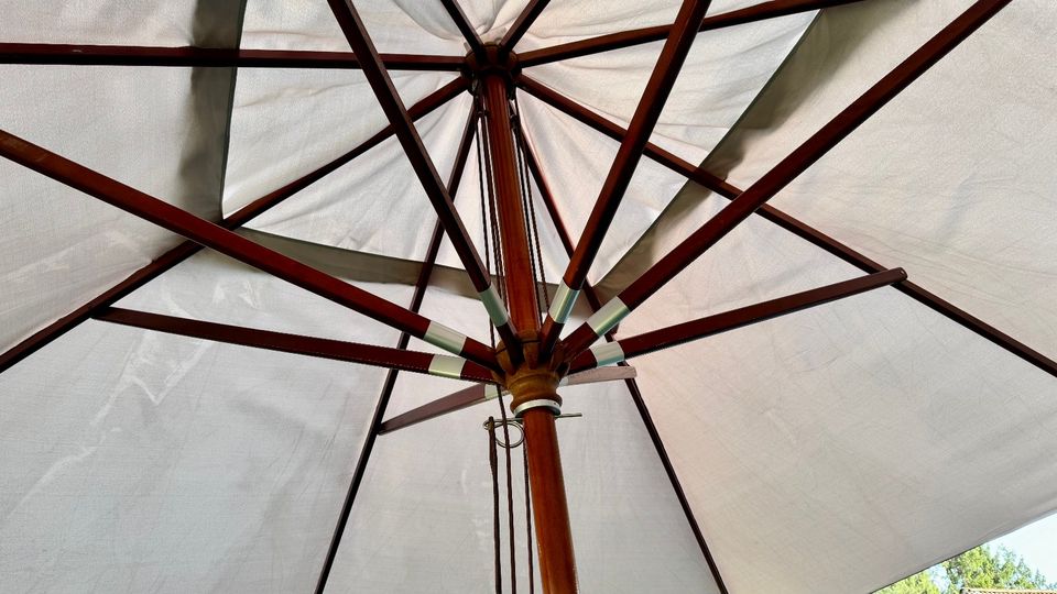 Sonnenschirm Marktschirm groß mit Ständer in Schwerte