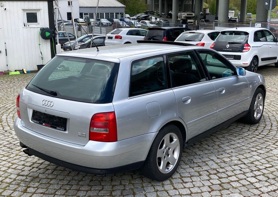 Audi A4 B5 2.8 quattro Avant TÜV Neu Leder BOSE GSD in Herborn