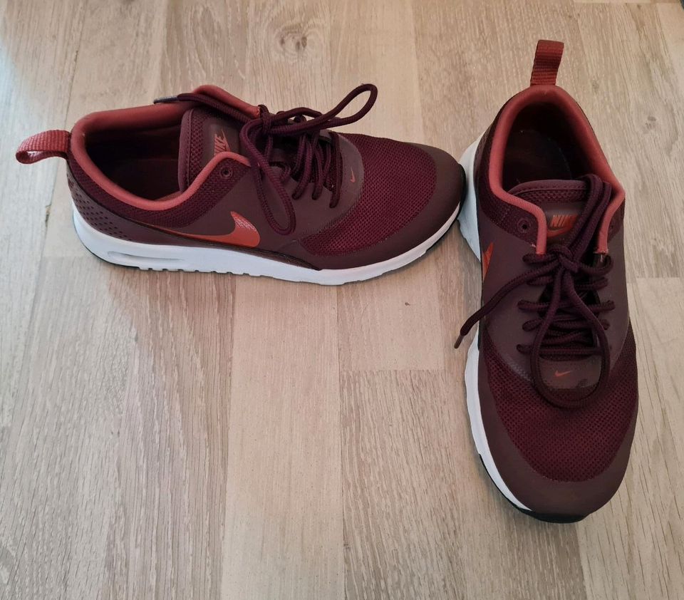 Nike Thea Schuh gr.37,5 in Alsdorf