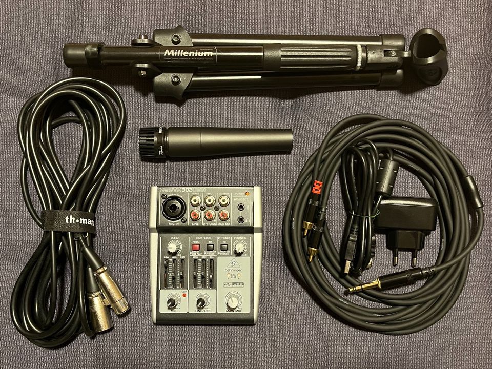 Recording-Set mit Mischpult und Instrumentenmikrofon in Geestland
