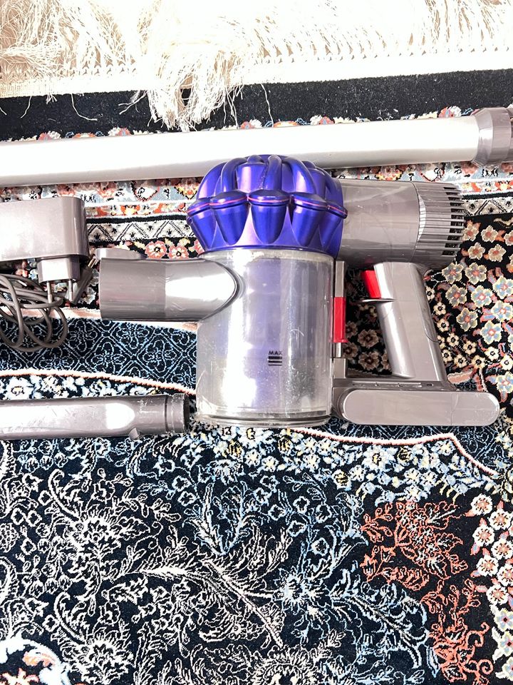 Dyson V6 mit alle Zubehör in Bad Bramstedt