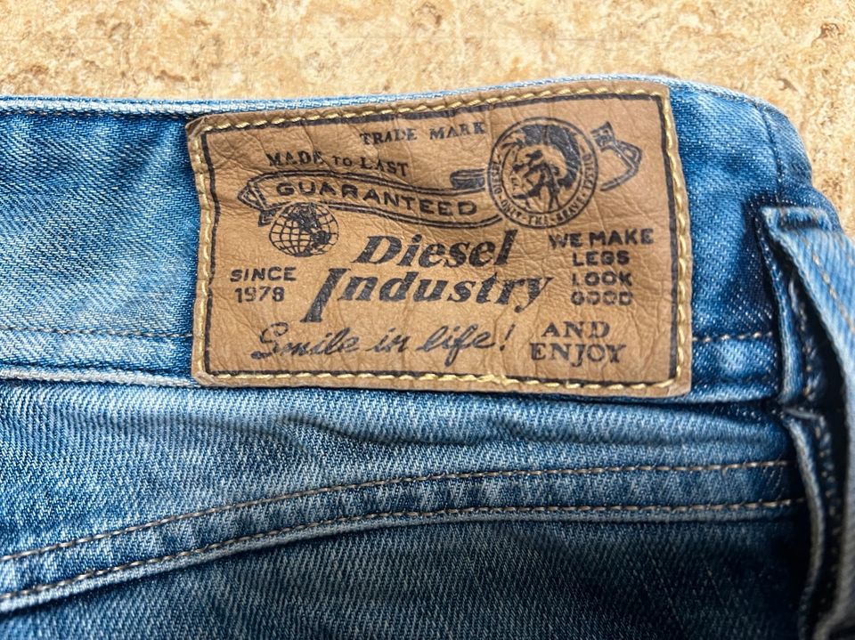 Diesel Damen Jeans Matic Wash 00883 Destroyed W28 L34 in Freiburg im Breisgau