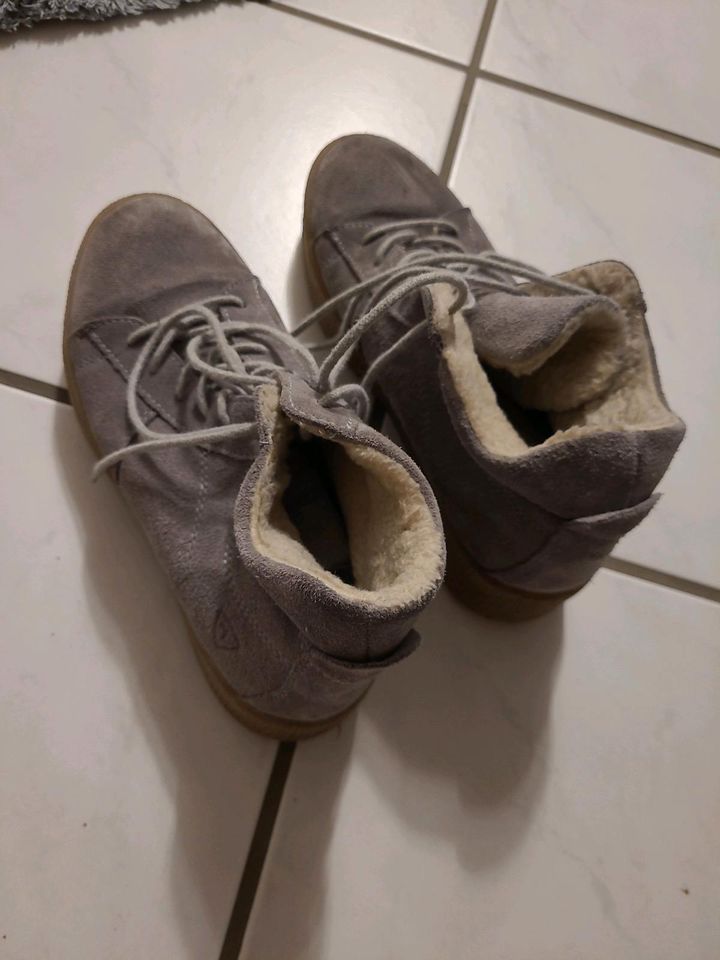 Tamaris Leder Schuhe Größe 39 grau in Reinheim
