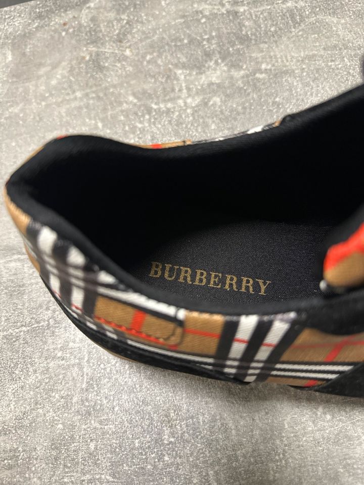 Burberry Schuhe Neu in Frankfurt am Main