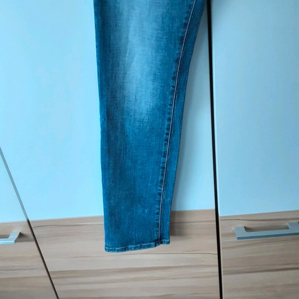 Jeans Jeanshose Hose W 30  W 34 in Reutlingen