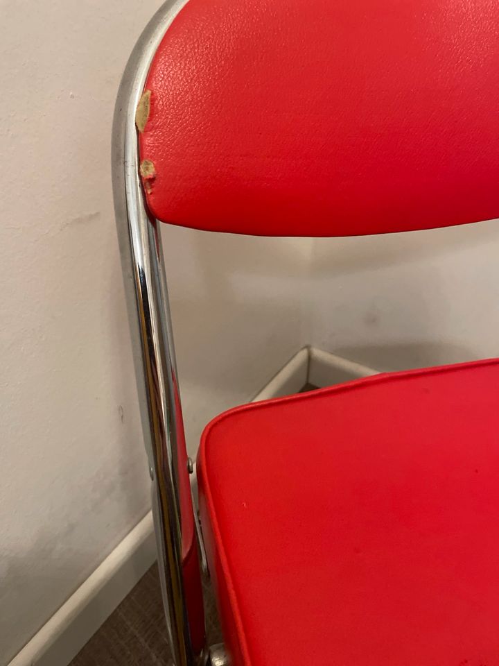 Kinderstuhl rot, klappbar in Hamburg