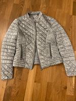 Guess Jacke grau Silber Größe S top Zustand Hessen - Karben Vorschau