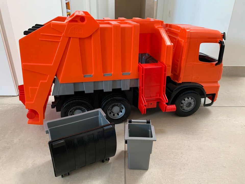 Lena Spielzeug-Müllwagen GIGA-TRUCKS in Rietberg