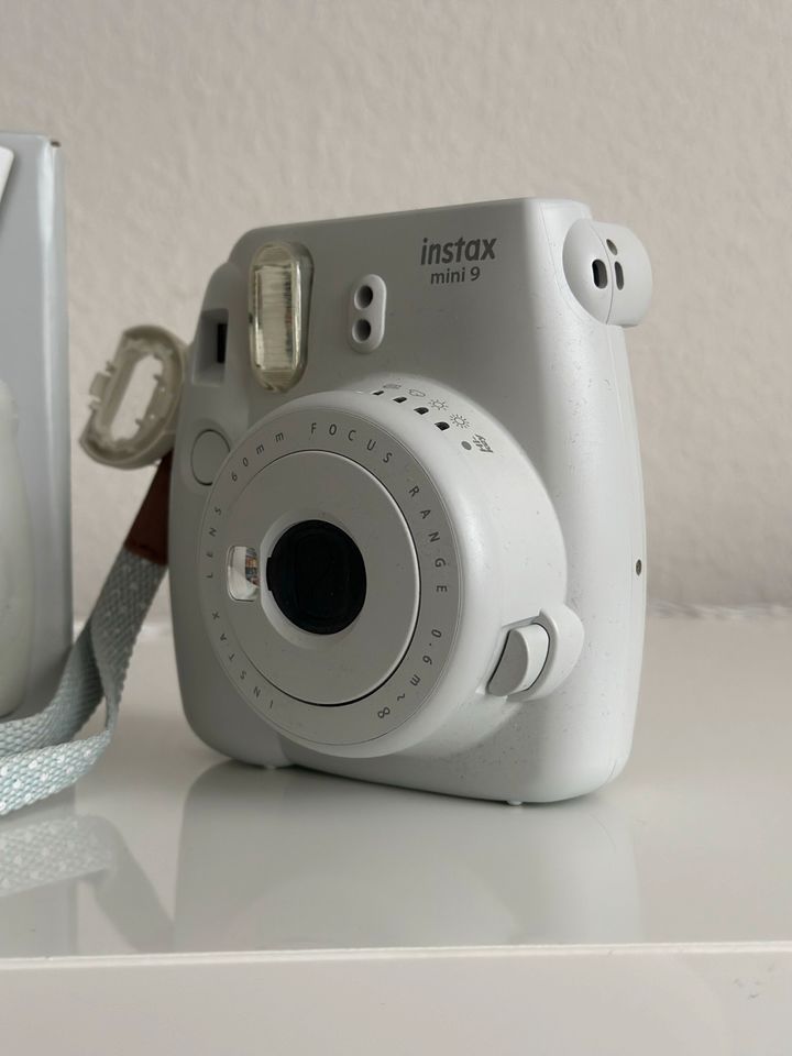 Instax Mini 9, weiß, Sofortbildkamera in Bekond