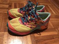 Asics Sportschuhe Größe 38 mit Gelsohle Hessen - Linden Vorschau