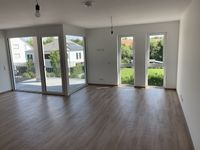 Neuwertige 3-Zimmer-Wohnung mit 2 Balkonen, tollem Ausblick und EBK in Feldrandlage! A+ Bayern - Waldbüttelbrunn Vorschau