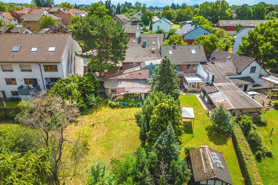 Einfamilienhaus mit zusätzlicher Baulücke und riesigem Grundstück in Morsbach in Würselen