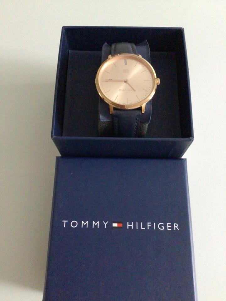 Tommy Hilfiger Uhr Damen Roségold / Armband Dunkelblau wie neu in Garbsen