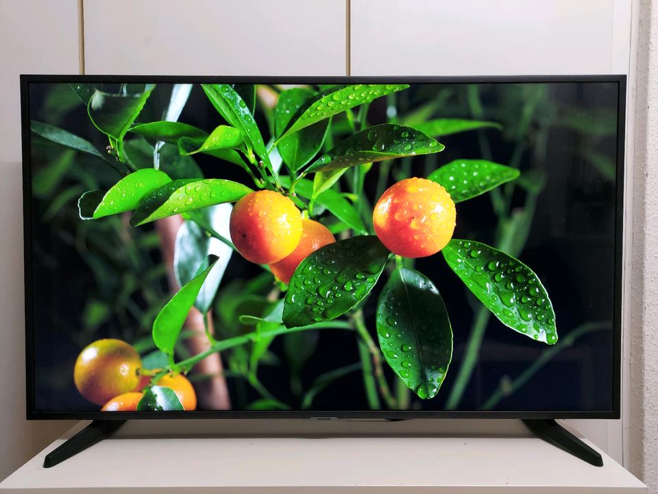 SAMSUNG SLIM FLAT UHD 4K SMART TV 43/49 ZOLL WLAN WIFI HDR10 YOUT in Berlin