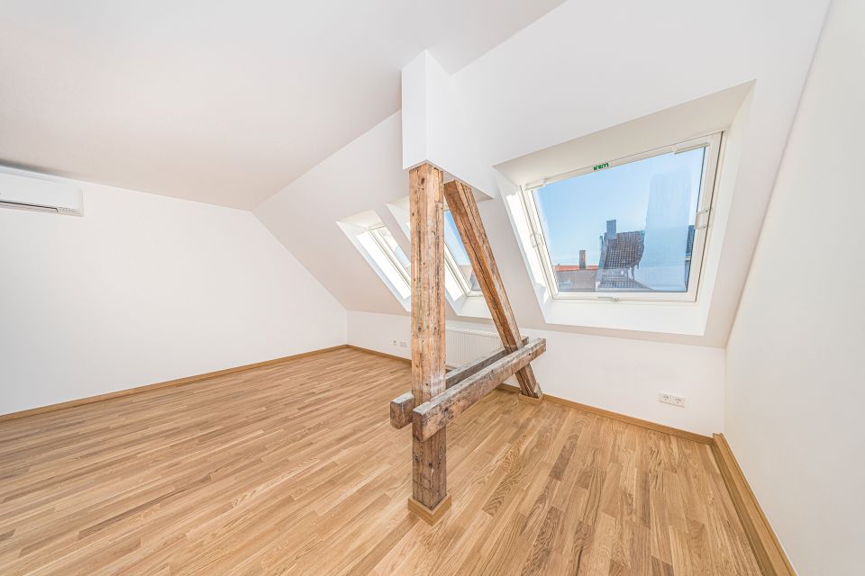 Modern ausgestattete 2-Zimmer-Dachgeschosswohnung mit Blick über Stötteritz in Leipzig