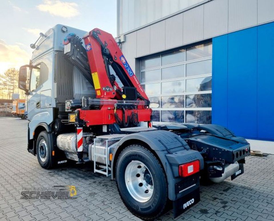 Iveco X-WAY 490 mit HMF 2320 4x hydraulisch / 5+6 Bed in Schüttorf