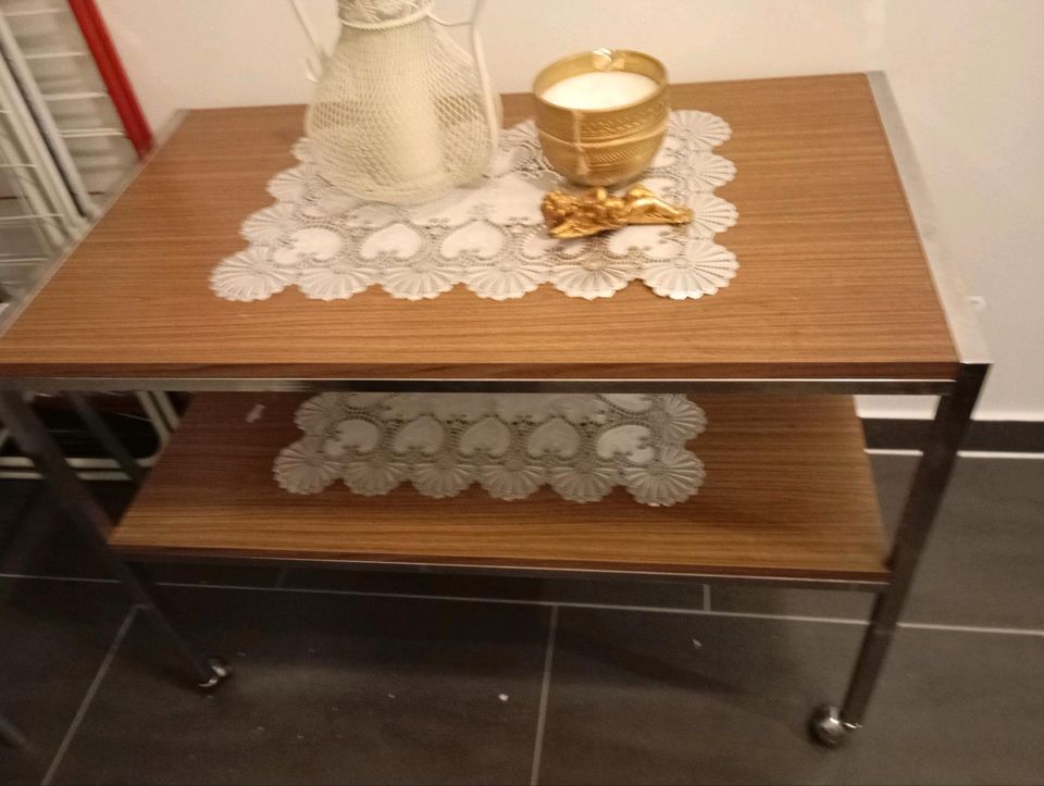 Tisch aus Holz und Metall in Uetersen