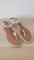Tamaris Sandale Zehensteg beige Gr. 41 NEU Niedersachsen - Sehnde Vorschau