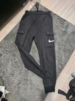Nike Jogginghose  Gr. S sehr guter Zustand Nordrhein-Westfalen - Hattingen Vorschau