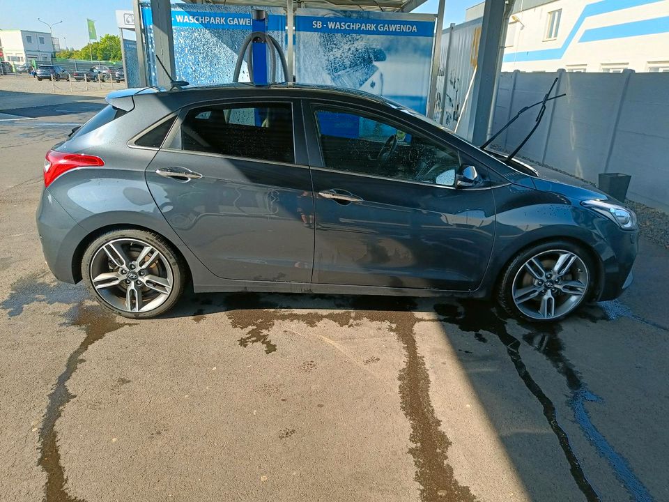 Hyundai i30 Turbo Top Ausstattung in Baesweiler