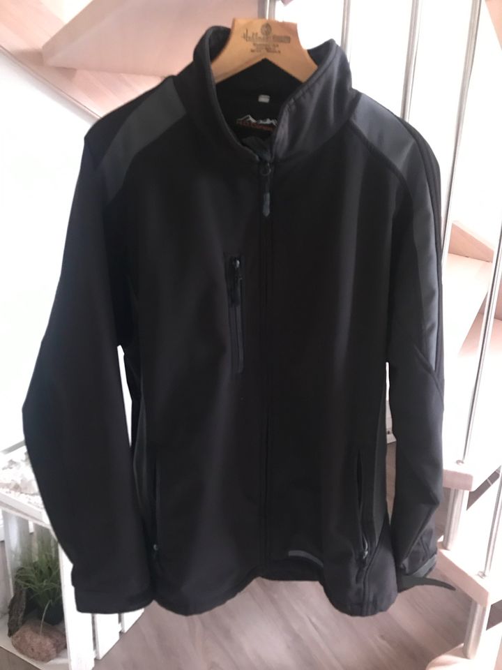 4 XL Softshelljacke in Mönkhagen