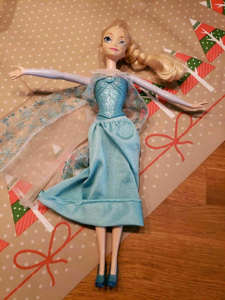 Singende Elsa Barbie in Bremen