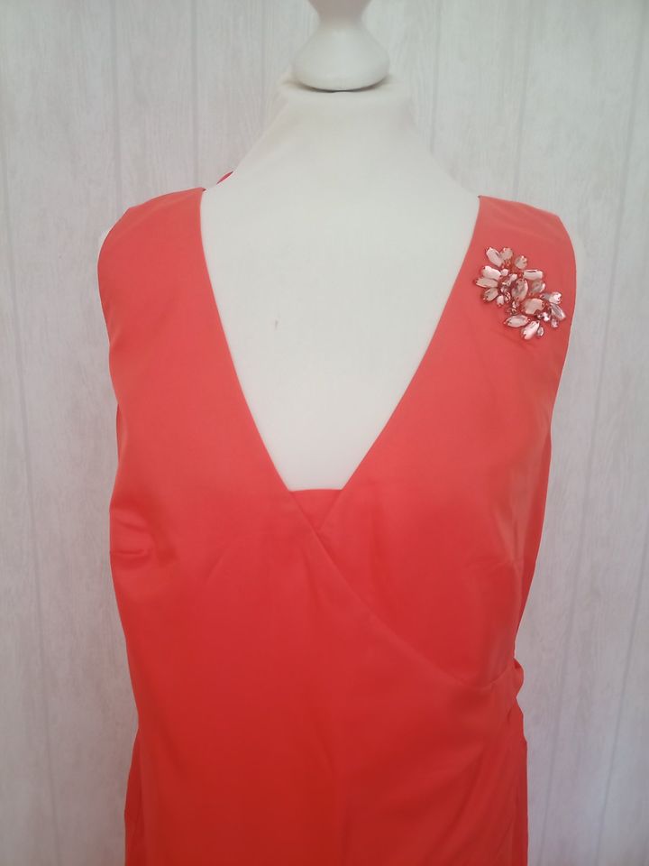 sheego Style feines Abendkleid festlich orange/lachs Größe 42 neu in Herrnburg