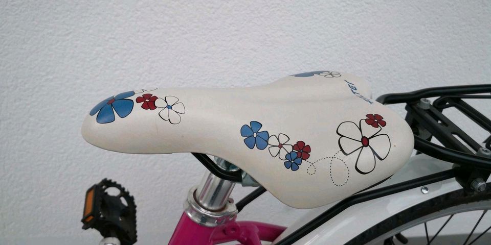Hübsches Fahrrad für Mädchen von Falter, pink mit Blumen in Flörsheim-Dalsheim