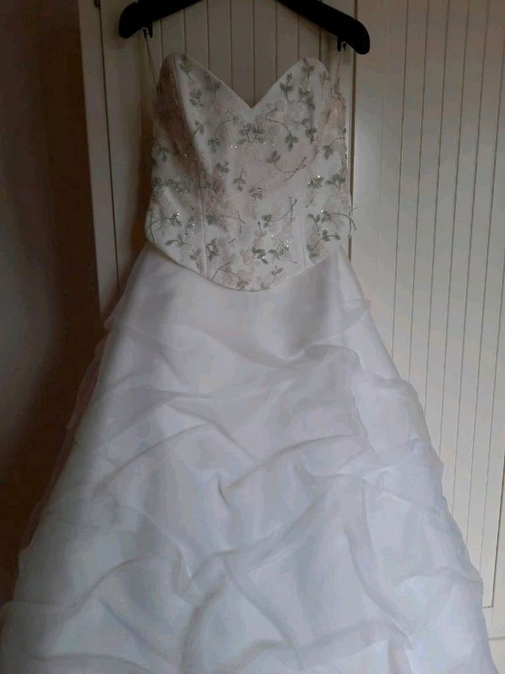 Brautkleid Gr.34 Prinzessinnenkleid u.Zubehör in Schwarzach