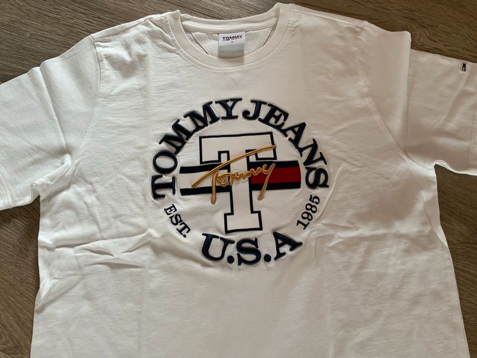 Tolles Tommy Hilfiger / Tommy Jeans T-Shirt in Gr. S in Dichtelbach