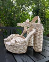 GUESS SANDALETTEN mit Blockabsatz High Heels Größe 40 beige/weiß Bayern - Freising Vorschau