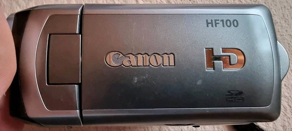 Camcorder Canon HF 100 mit Bedienungsanleitung in Hohenkirchen