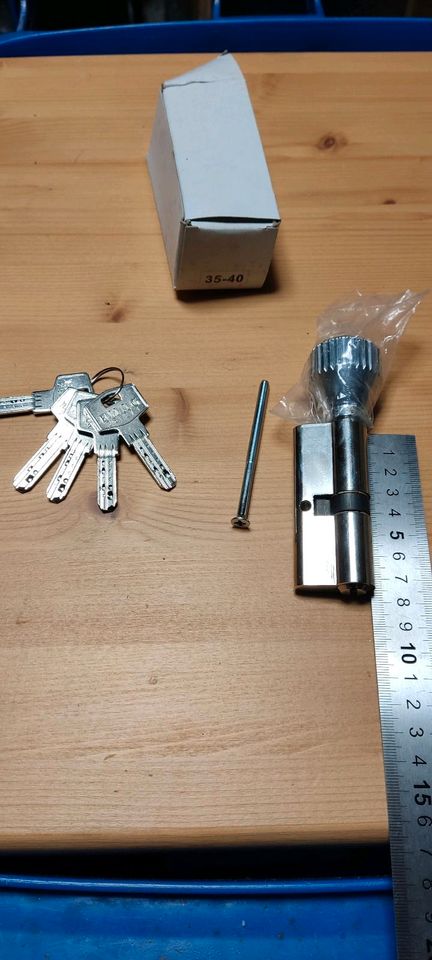 11 Sicherheitsschlösser mit je 5 Schlüssel in Bad Mergentheim