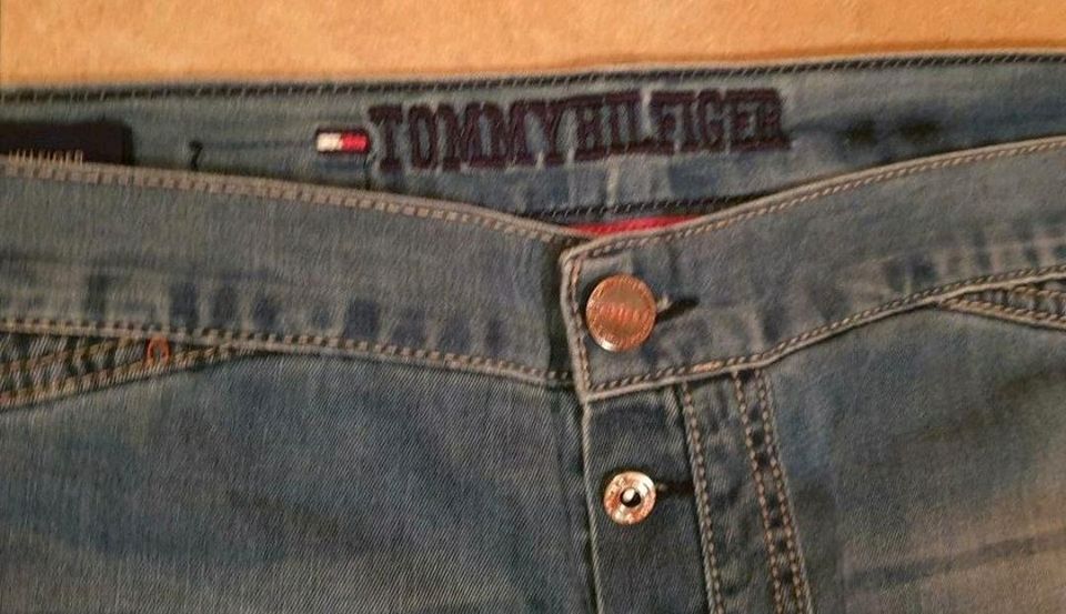 Tommy Hilfiger Jeans Jeanshose Größe 36/32 neuwertig in Oberthulba