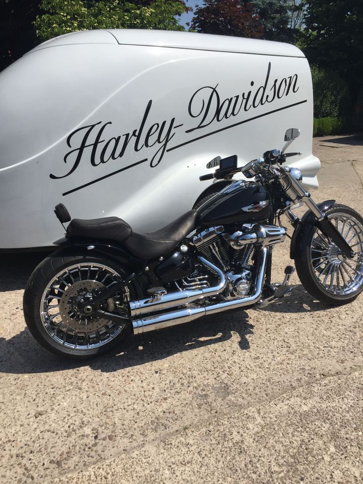 Harley-Davidson Softail Breakout in Dallgow