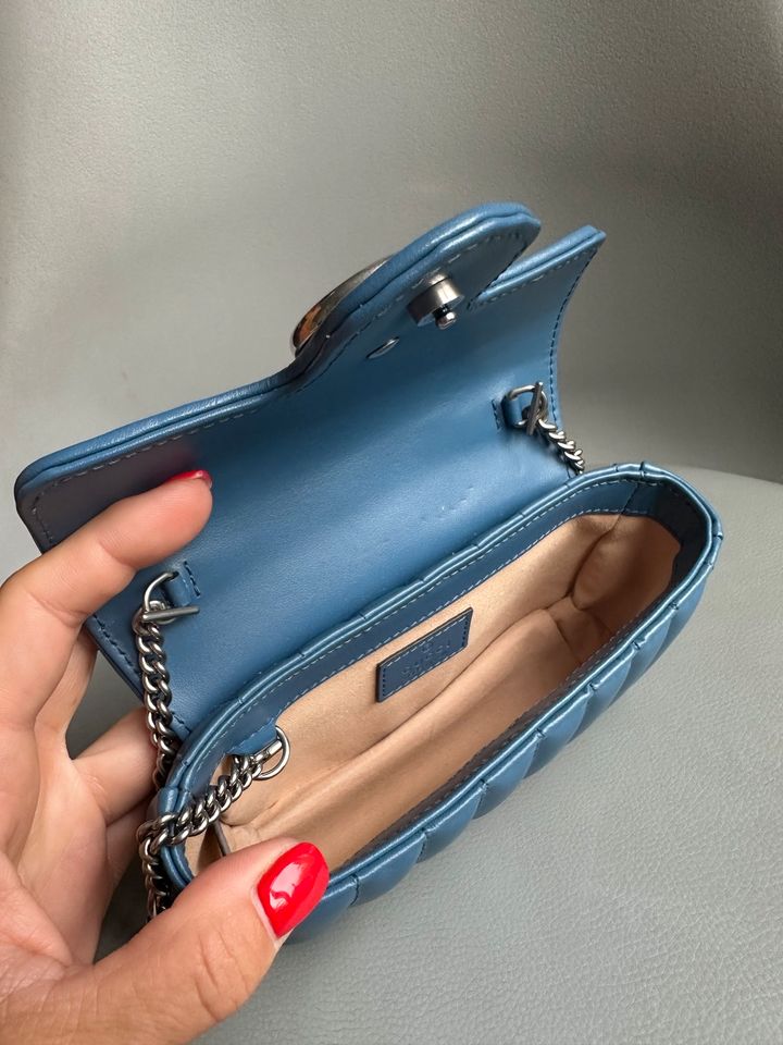 GUCCI GG MARMONT SUPER-MINI-TASCHE AUS LEDER IN BLAU in Haan