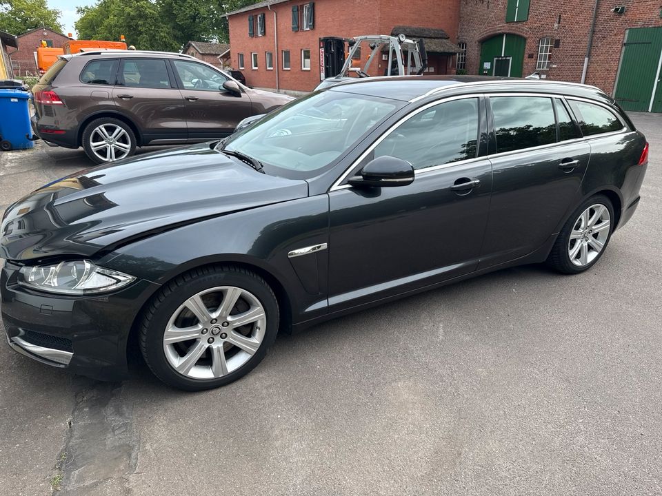                     Januar Xf 3,0biTurbo