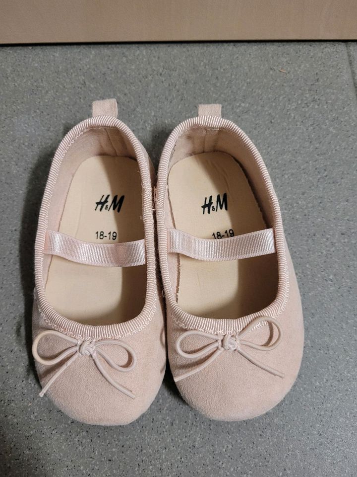 Ballerinas Schuhe Taufe Hochzeit Baby 18 / 19 H&M rosa WIE NEU in Bärenthal