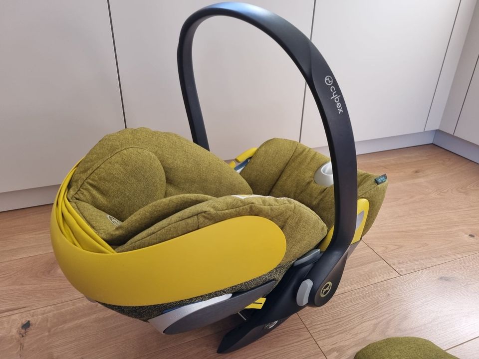 Cybex Cloud Z i-size Plus Platinum Babyschale Kindersitz 1. Hand in Ennepetal