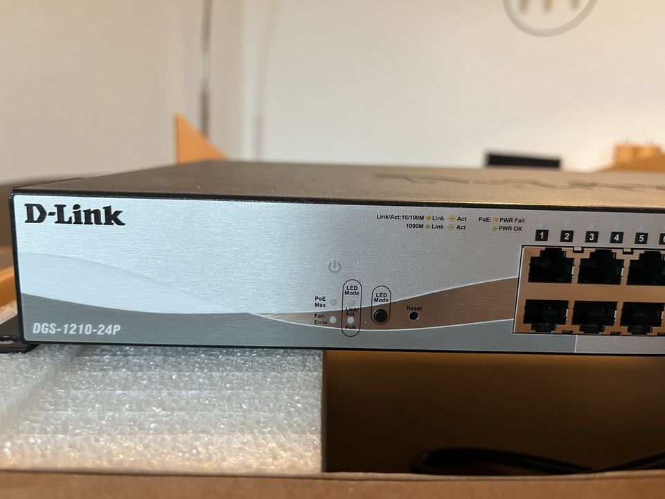D-Link Gigabit Smart Switch (DGS-1210-24P) in München