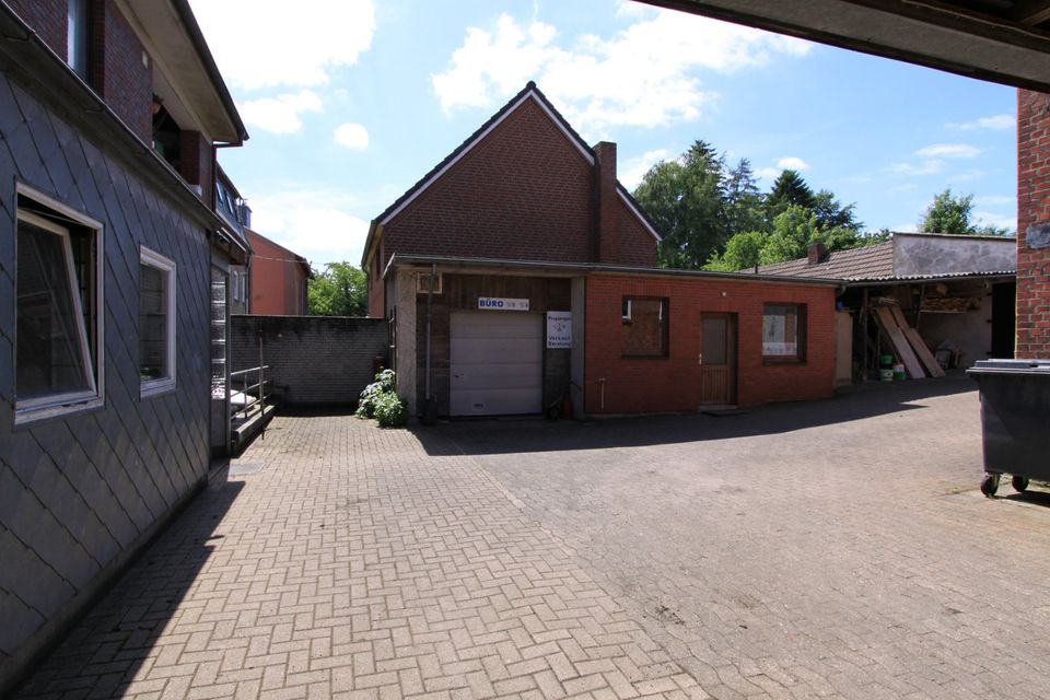 Mehrfamilienhaus mit Ladengeschäft, Werkstatt- & Lagergebäuden in Lütjenburg