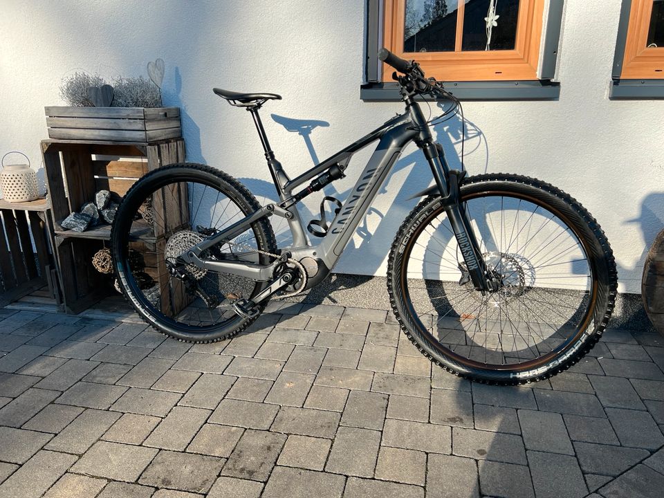 Canyon Neuron:ON8 in M Ebike EMTB MJ2021 in Asbach