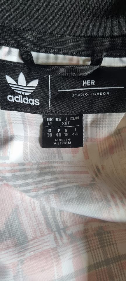 Adidas Jacke Windjacke Größe 38 (40) neu in Ölbronn-Dürrn