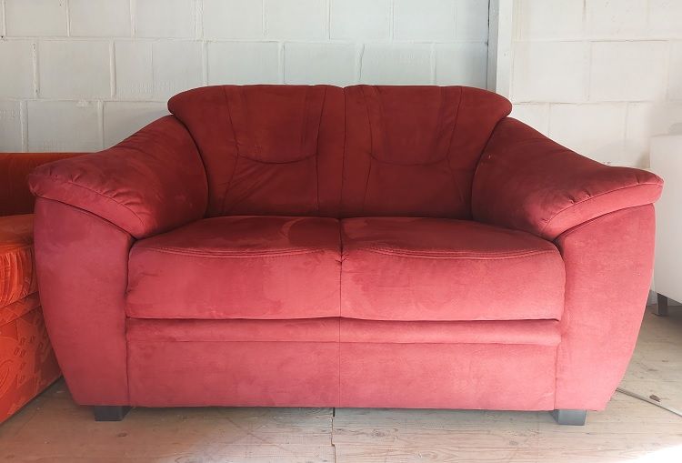 2er Sofa Couch 2-Sitzer SAVONA RED Microfaser Rot Bühne in Borgentreich